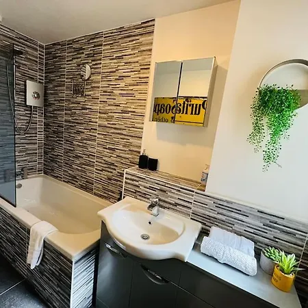 Modern & Secluded In Frenchay דירה בריסטול
