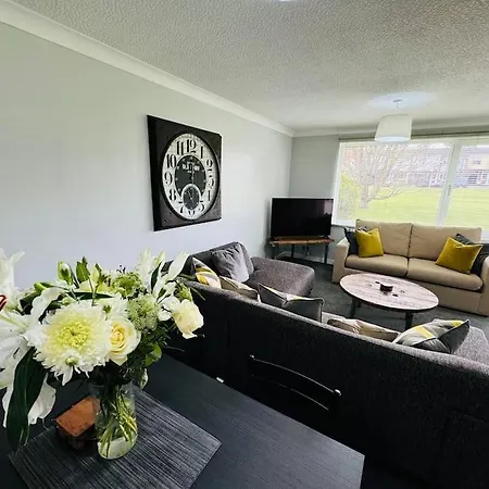 Modern & Secluded In Frenchay
