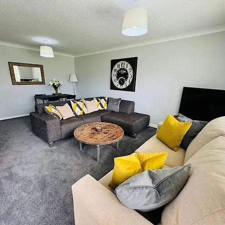Modern & Secluded In Frenchay * Bristol